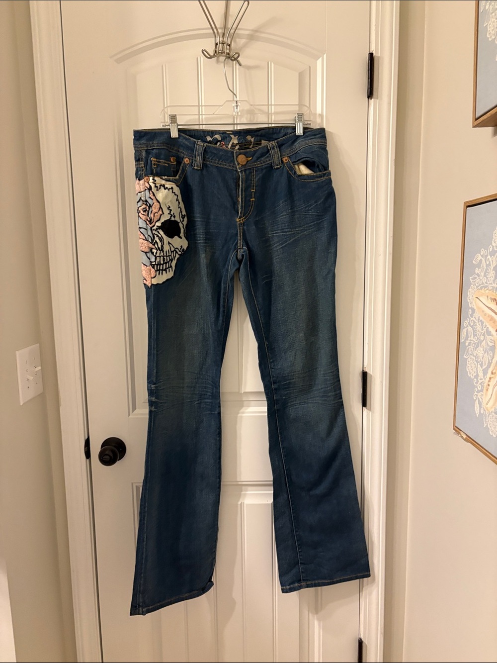 Dark Blue Wide-Leg Jeans with Floral Skull Accent